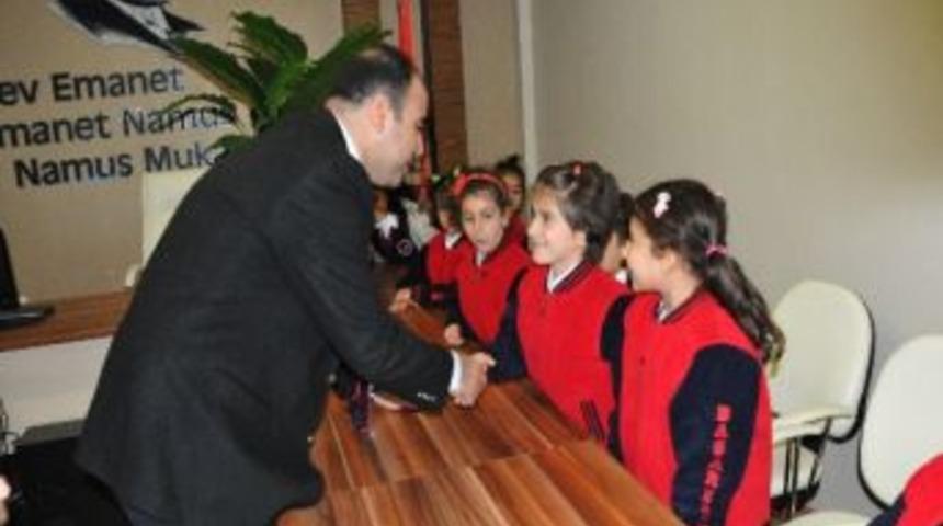 &Ouml;ğrencilerden Başkan &Ccedil;ift&ccedil;i'ye Ziyaret