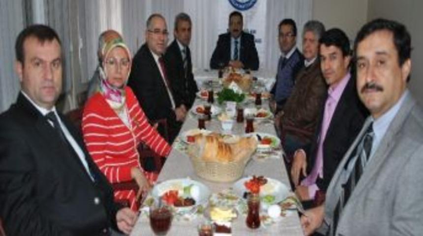 Eğitim Bir Sen&rsquo;den Serbest Kıyafete Destel