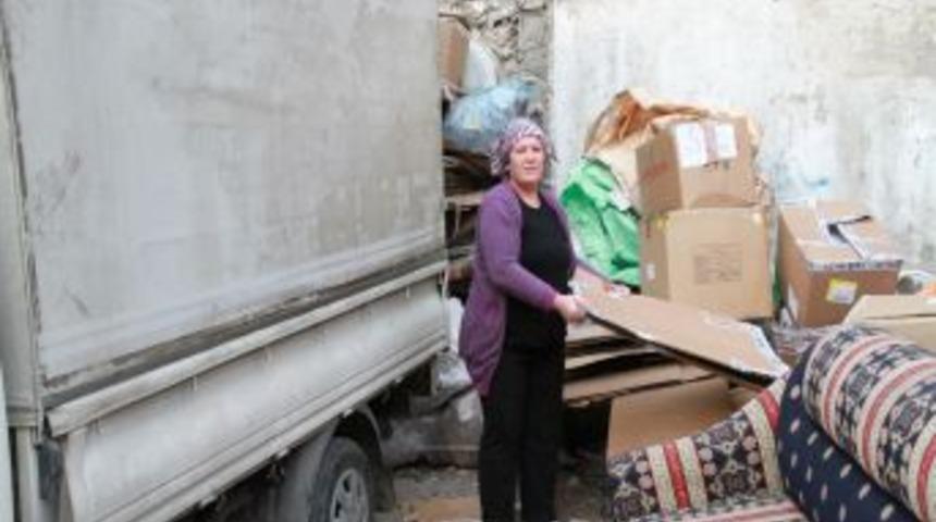 Kağıt Toplayıp 4 &Ccedil;ocuğuna Bakan Anne: Haberlere Konu Olunca Hayatım Karardı