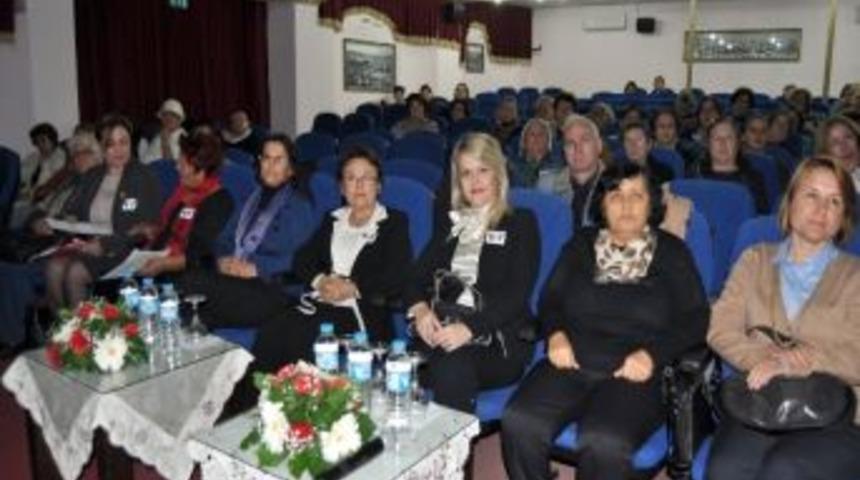 Fo&ccedil;a'da "kadına Şiddet, Kadının Se&ccedil;me Ve Se&ccedil;ilme Hakları" Konulu Panel D&uuml;zenlendi