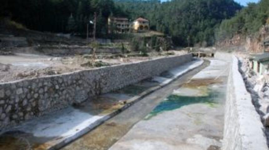 Ilıca'da Dere Islah &Ccedil;alışmaları