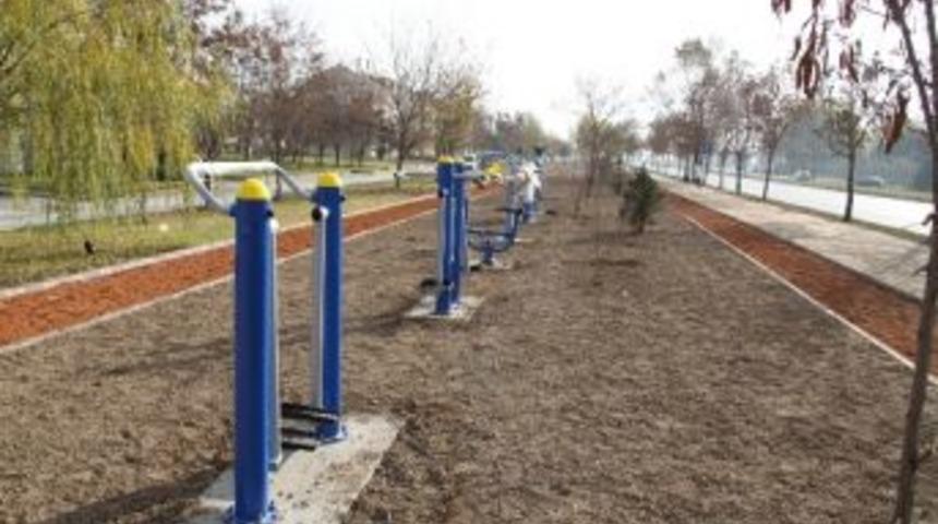 Erzincan&rsquo;da Parklara Spor Aletleri Yerleştirildi