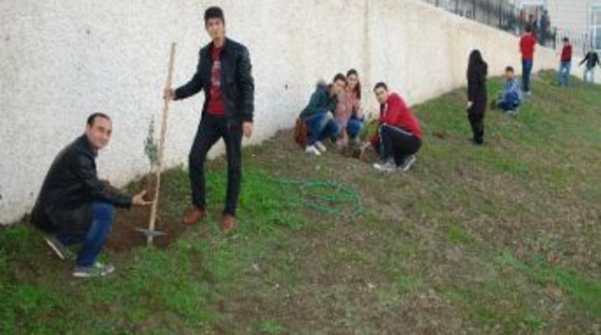 Teknoloji Fak&uuml;ltesi&rsquo;nde Her &Ouml;ğrenciye Bir Ağa&ccedil;