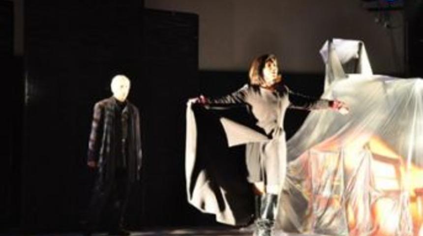 Genco Erkal tiyatrosu ilgiyle izlendi