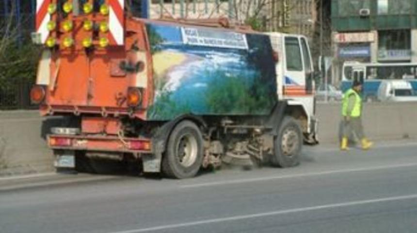 Ayda 13500 KM yol temizleniyor