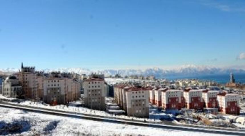 Depremzedeler Kalıcı Konutlara Yerleşmeye Devam Ediyor