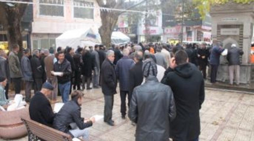 Geleneksel Ahi Pilavına Aşure Dağıtımıda Eklendi