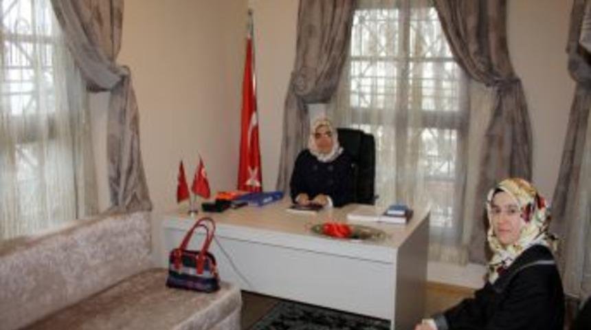 Emirsultan&rsquo;a T&uuml;rbe Ziyaretine Gelenleri Kadınları Irşad B&uuml;rosu Karşılayacak