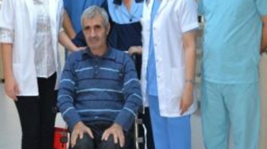 Acılı Adam Hastanede Yaşama D&ouml;nd&uuml;