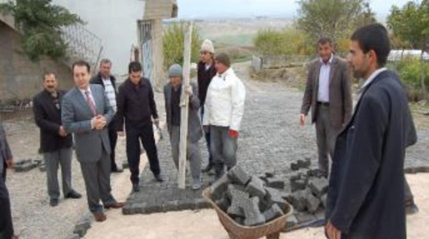 Samsat&rsquo;ta İlk Kez Bir K&ouml;ye Parke Taşı D&ouml;şeniyor