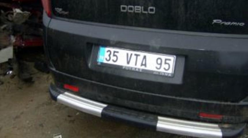 Edremit'te Kontrolden &Ccedil;ıkan Ara&ccedil; Galeriye Daldı