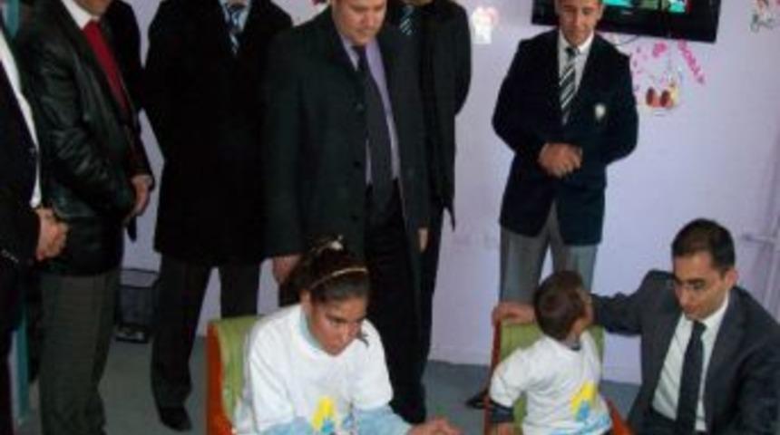 &Ccedil;iftlik Kaymakamı K&ouml;roğlu Engelli &Ouml;ğrencileri Ziyaret Etti