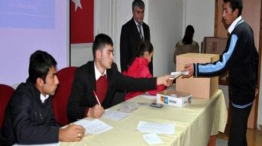 Niğde'de &Ouml;ğrenci Meclisi Se&ccedil;imi Yapıldı