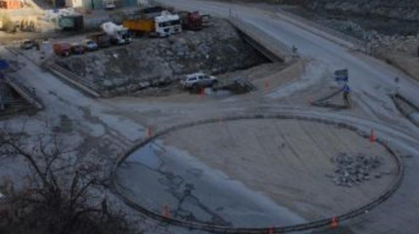 Artvin&rsquo;de Kazaya Davetiye &Ccedil;ıkaran Kavşak