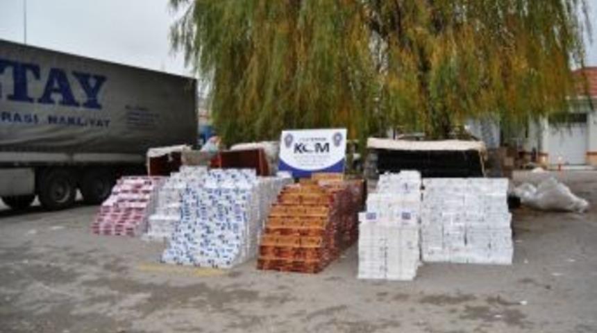 Eskişehir'de Bir Tır Dolusu Ka&ccedil;ak Sigara Ele Ge&ccedil;irildi