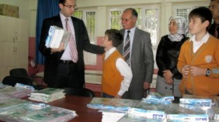 16 Ortaokul 8 Sınıftaki 370 &Ouml;ğrencisine Sbs Kaynak Kitabı Dağıttı