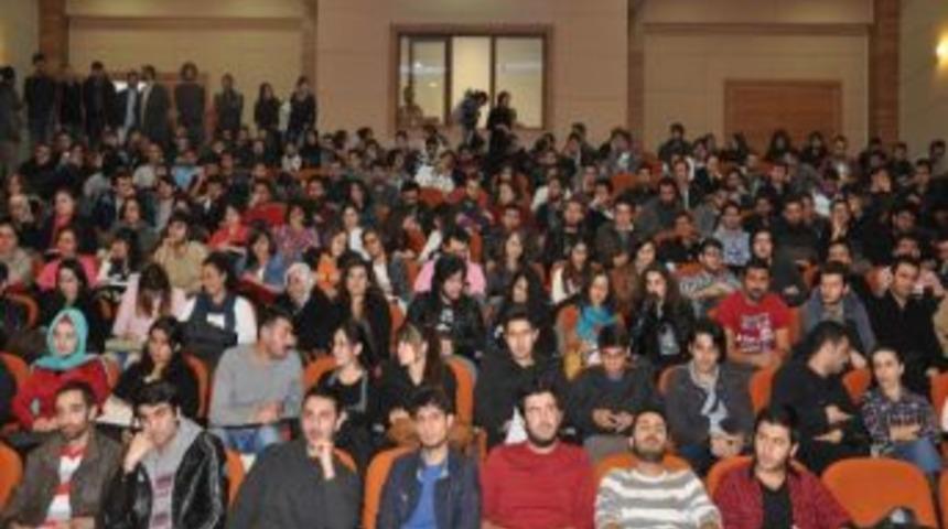 Y&ouml;netmen Derviş Zaim &Ouml;ğrenciler İle Buluştu