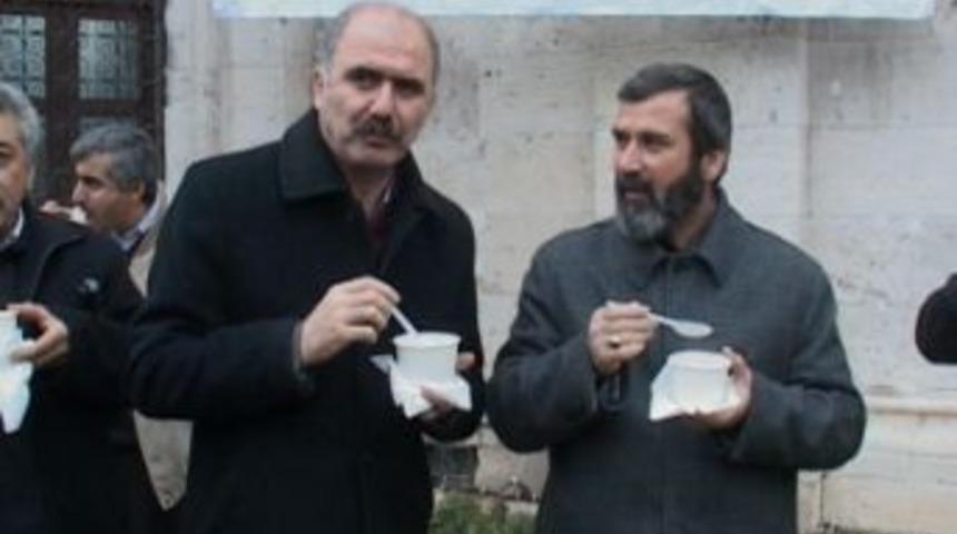 Cemaate Aşure İkramı