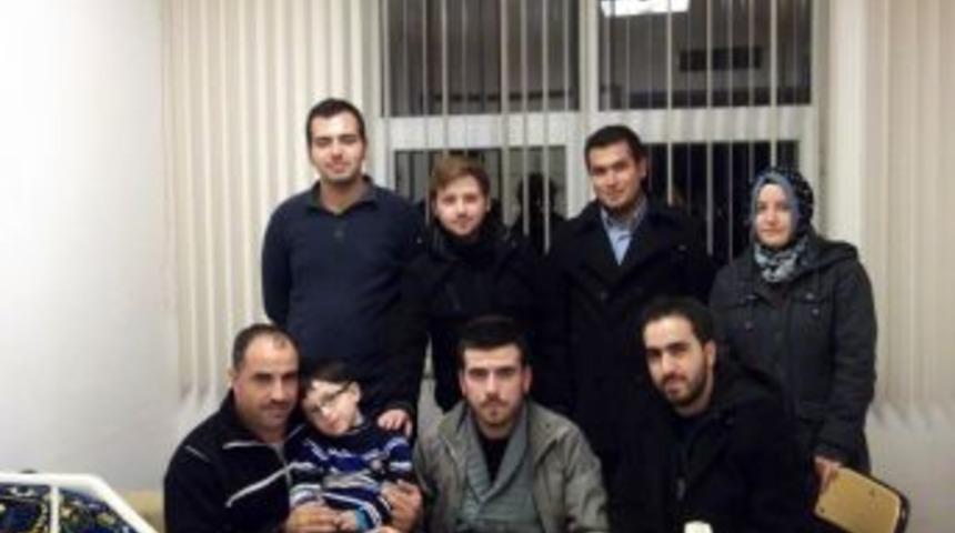 İsrail Saldırısında G&ouml;z&uuml;n&uuml; Kaybeden K&uuml;&ccedil;&uuml;k Abdullah, Ameliyat Edildi