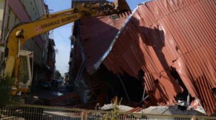 Uludağ&rsquo;ın Eteklerine Yapılan 18 Hissedarlı Ka&ccedil;ak Villa Yıkıldı