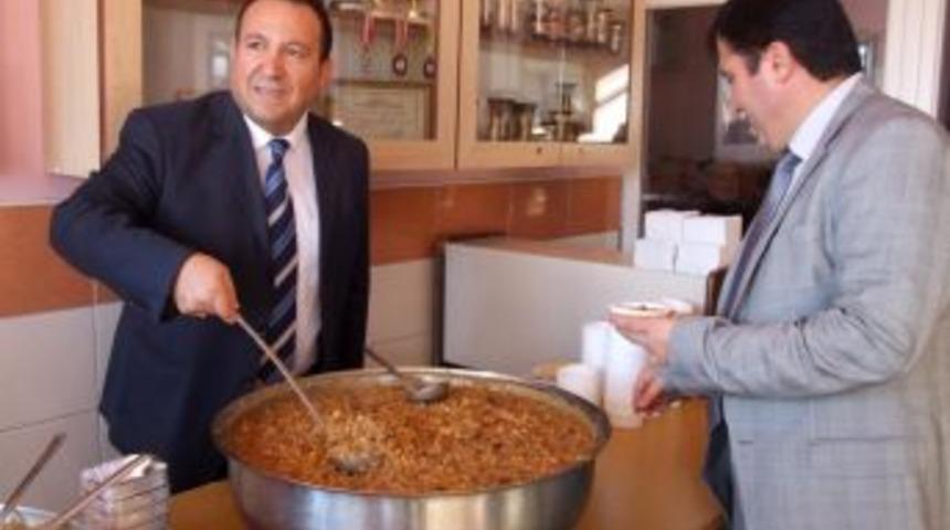 Boğazlıyan İmam Hatip Lisesi'nden &Ouml;ğrenci Ve Velilere Aşure Ikramı