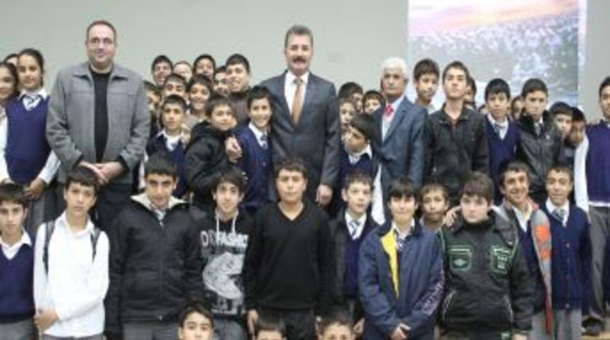 Toroslar'da &Ouml;ğrencilere &Ccedil;anakkale Zaferi Anlatıldı