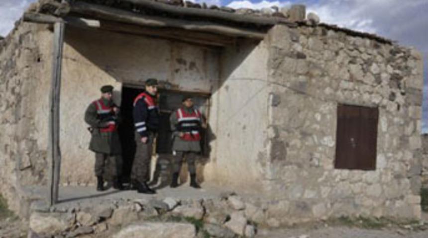 Eşini &ouml;ld&uuml;r&uuml;p intihar etti