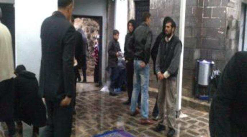 Siverek'te Suriyeliler İ&ccedil;in Yardım Toplandı