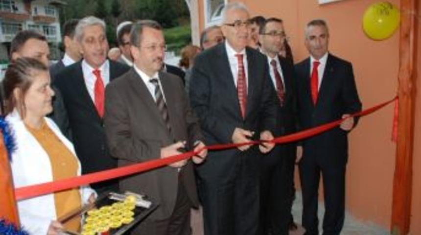 Rize&rsquo;nin Pazar İl&ccedil;esinde Bulunan &Ouml;z&uuml;rl&uuml; Bakım Ve Rehabilitasyon Merkezi&rsquo;nin A&ccedil;ılışını Rize Valisi Nurullah &Ccedil;akır Yaptı