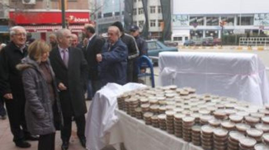 Keşan Belediyesi 3 bin kişiye aşure dağıttı