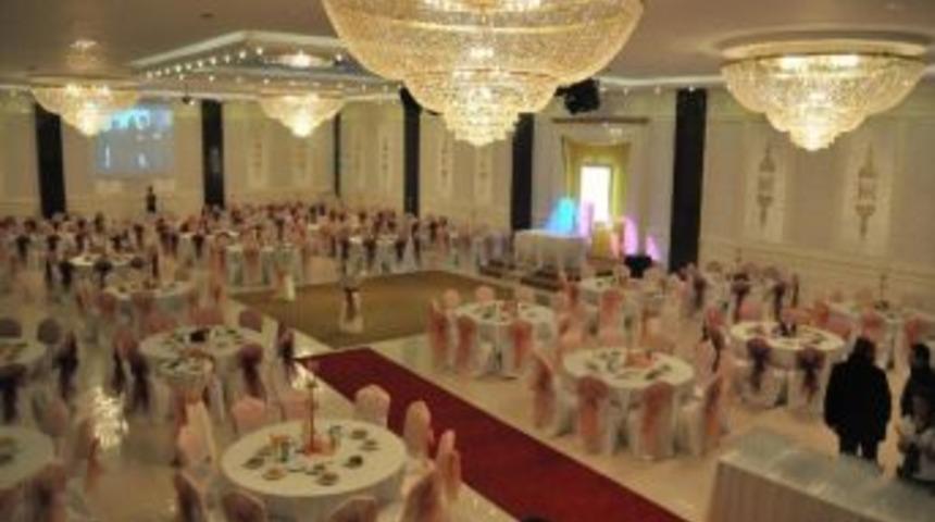 3 &Ccedil;ocuk Temennisiyle D&uuml;ğ&uuml;n Salonu A&ccedil;ılışı