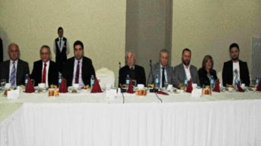 Ünlü Sanatçılar Üniversite Öğrencileri İçin Bu Albümde Buluştu