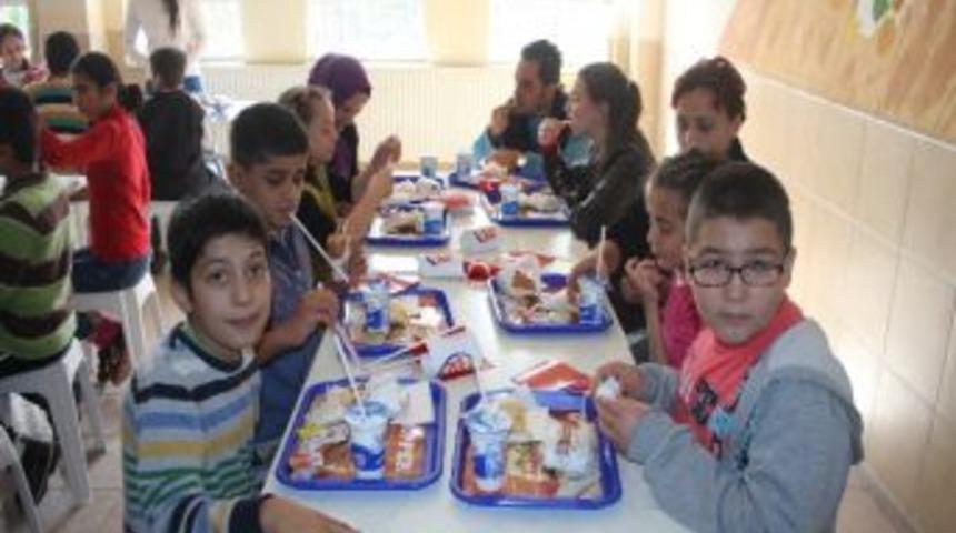 Kent Konseyinden Engelliler Okuluna Yemek