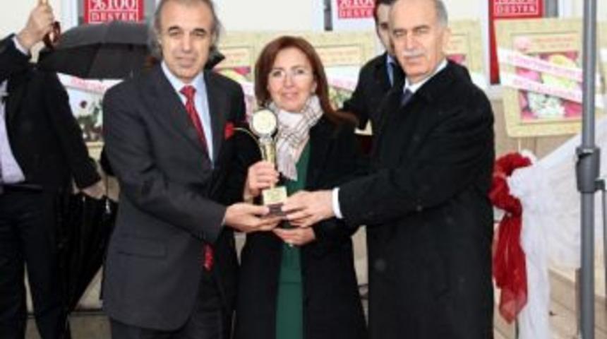 Emekli &Ouml;ğretmenden Nil&uuml;fer'e Yeni Okul