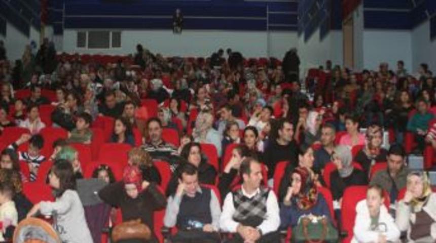 Balıkesir'de Sahnelenen Menan Cinleri'ni 5 Bin Kişi Izledi