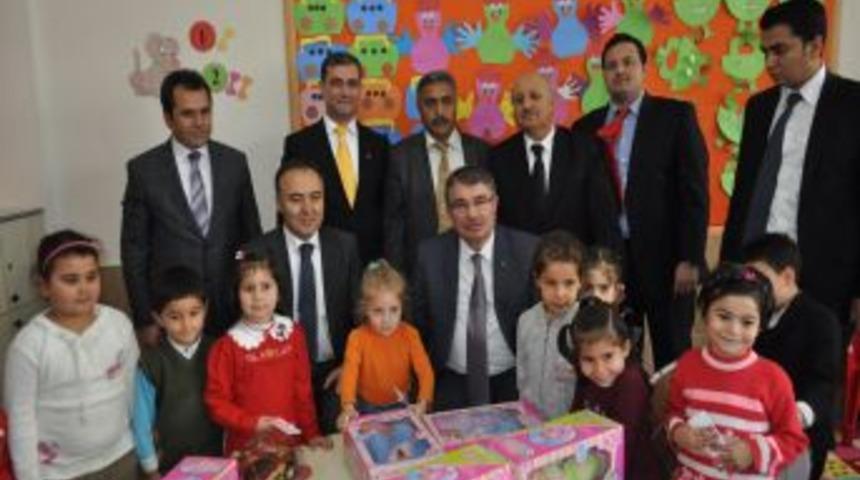 Bakan Şahin, 25 Yıl Sonra Elmalılı Vatandaşlarla Hasret Giderdi