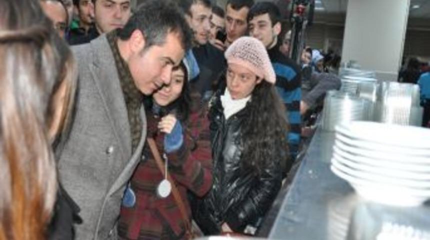 Gen&ccedil;lerin 'Suat Ağabeyi' Bakan Kılı&ccedil;, &Uuml;niversitede