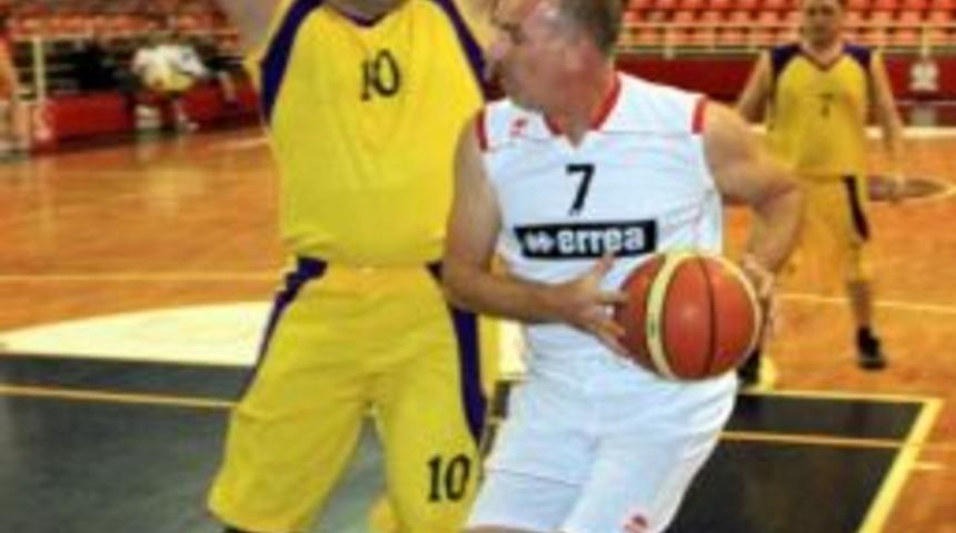 Eski Ve Yeni Antren&ouml;rler Ma&ccedil;ta Bir Araya Geldi