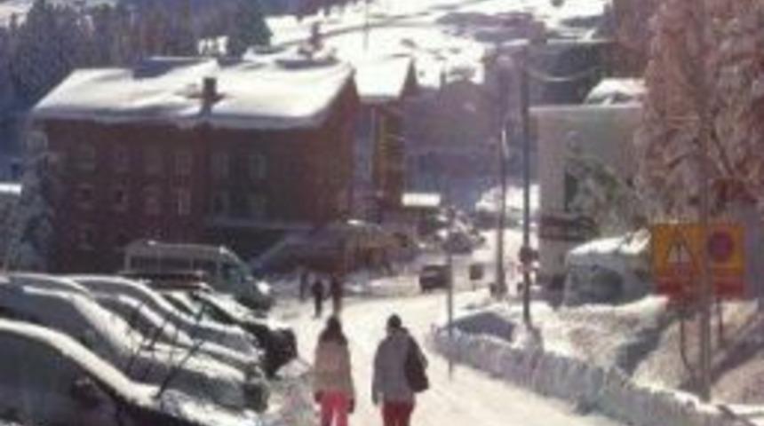 Kar Kalınlığı 50 Santimetreyi Ge&ccedil;en Uludağ'da Kayak Sezonu Başladı