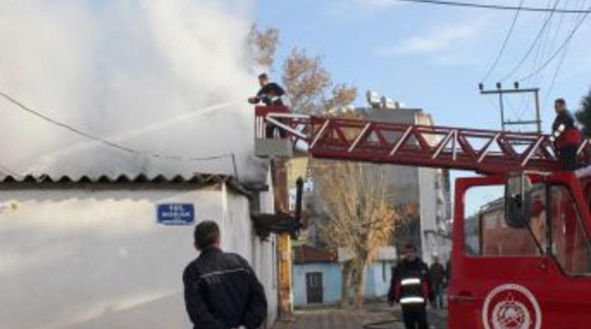 Mahalleli Yangınla Uyandı