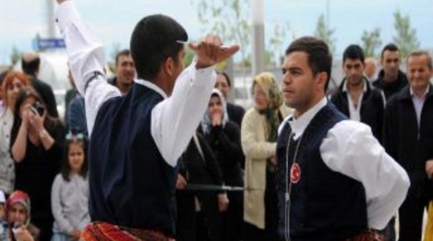 Mamak Belediyesi'nden 300 Kişilik Dev Folklor Kadrosu