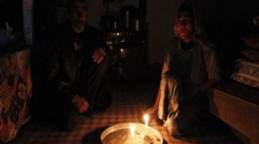 Patlatılan Dinamitler K&ouml;y&uuml; Karanlıkta Bıraktı