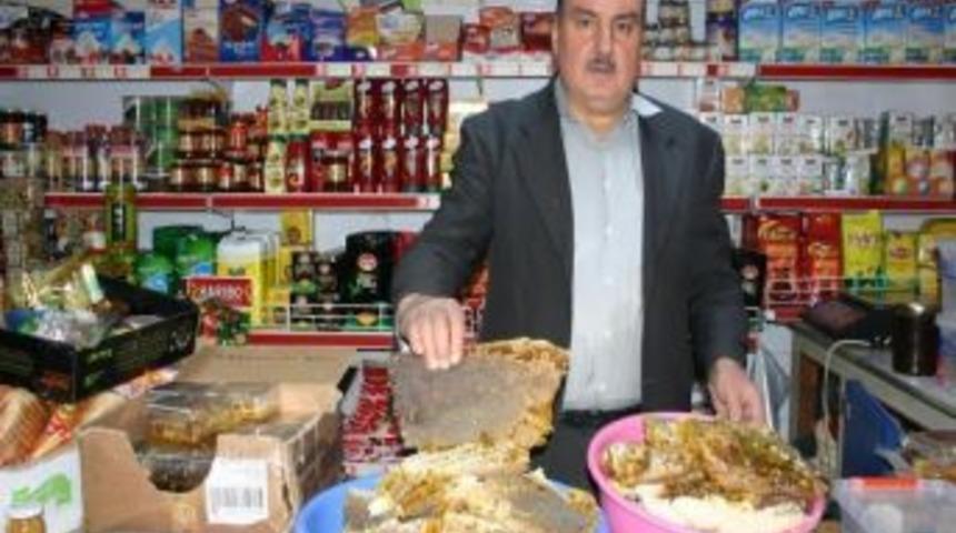 Bal &Uuml;reticisi, Teselliyi 'kara Kovan'da Buldu