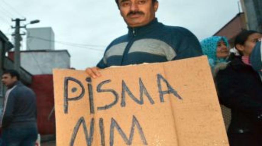 'Pişmanım' Yazılı Pankartla Evine Taktırdığı Baz Istasyonu I&ccedil;in &Ouml;z&uuml;r Diledi