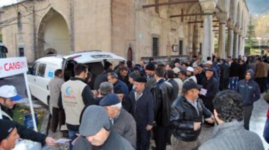 Cansuyu şifalı aşure dağıttı