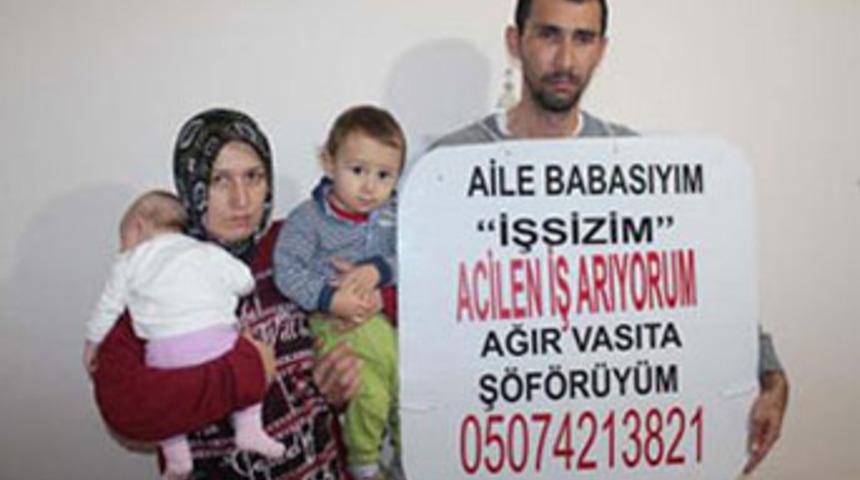 Boynunda tabelayla iş arıyor