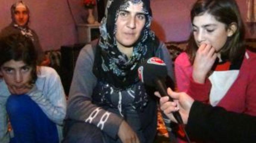 Kız &Ccedil;ocukları I&ccedil;in Sokak Sokak Geziyorlar