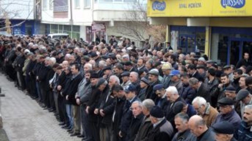 Kanser Hastası Şehit Anası, Oğlunun Ardından Bir Ay Sonra Toprağa Verildi