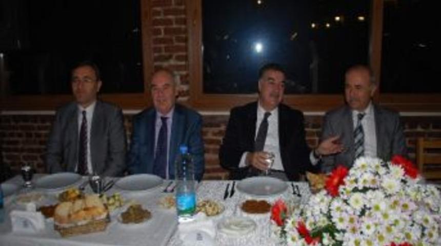 B&uuml;t&ccedil;e &Ccedil;alışmalarını Tamamlayan İl Genel Meclisi &Uuml;yeleri Kaynaşma Yemeğinde Bir Araya Geldi