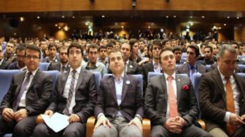 Bakan Kılı&ccedil; 'yarının Liderleri Zirvesi'ne Katıldı